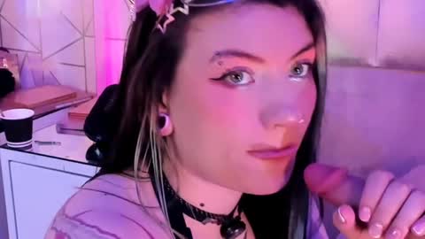     online show from May 15, 1:40 pm