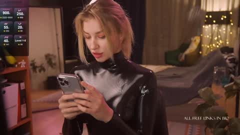 Anna online show from December 11, 2:33 pm