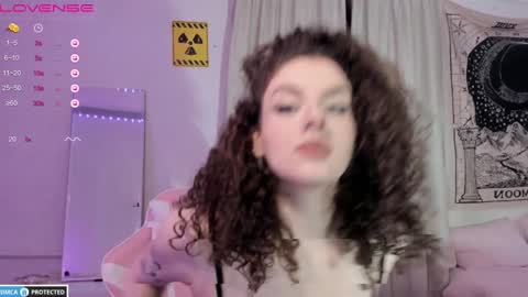 Snapshot of brookchills chatting on December 11, 4:42 pm Brook Help me collect 100 reactions online show from December 11, 4:42 pm