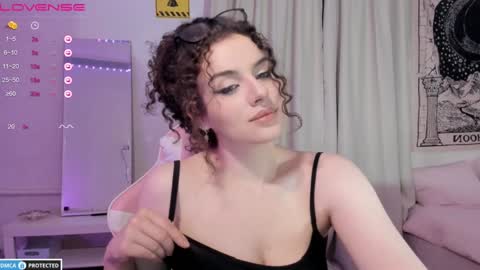Snapshot of brookchills chatting on December 11, 7:46 pm Brook Help me collect 100 reactions online show from December 11, 7:46 pm