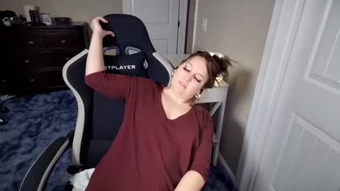 Snapshot of brookebee27 chatting on February 28, 9:47 am brookebee online show from February 28, 9:47 am