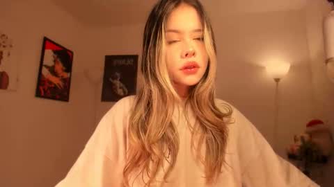 Snapshot of brooklyn_baby_ chatting on December 19, 4:52 am Nat Independent model Please help me to reach 200 thumbs up online show from December 19, 4:52 am