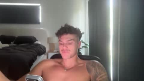 BrooklynTay online show from February 3, 11:43 pm