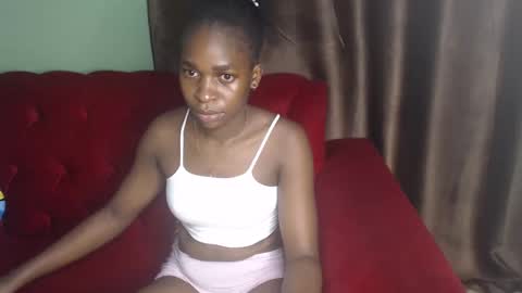 Snapshot of brownebony4 chatting on February 25, 3:31 am Brownie online show from February 25, 3:31 am