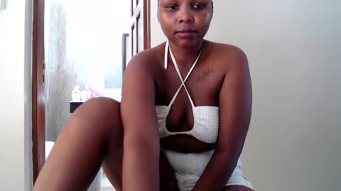 Snapshot of brownebonyagain chatting on March 29, 6:02 am bella online show from March 29, 6:02 am