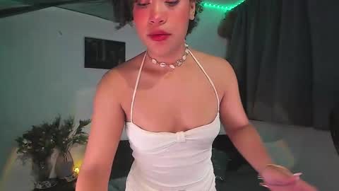 Snapshot of browngirl69 chatting on February 21, 3:12 am miss muller online show from February 21, 3:12 am