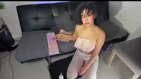 Snapshot of browngirl69 chatting on March 5, 5:07 am miss muller online show from March 5, 5:07 am