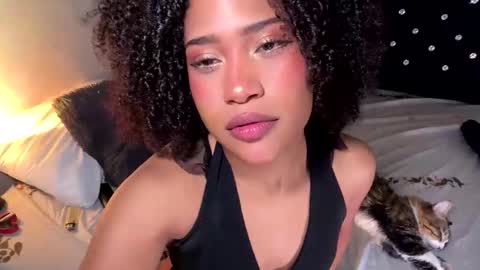 Snapshot of browngirl69 chatting on October 1, 1:00 am miss muller online show from October 1, 1:00 am
