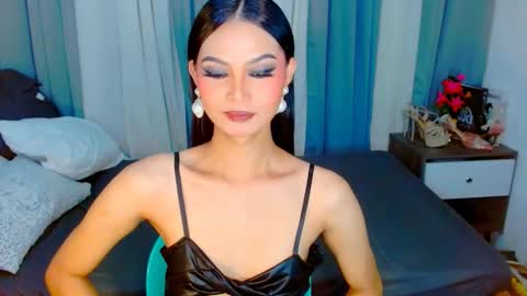 Snapshot of brownsausageroberta chatting on November 10, 9:19 am Roberta GODDESS OF PLEASURE AND SEXUALDESIRE online show from November 10, 9:19 am