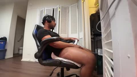 Brownskinshortyy online show from February 3, 4:32 am