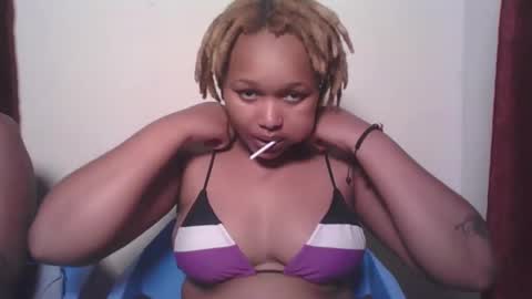 Snapshot of browny_candyz chatting on February 1, 12:16 pm Tracy online show from February 1, 12:16 pm