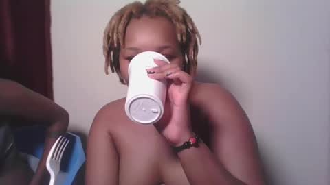 Snapshot of browny_candyz chatting on February 3, 12:14 pm Tracy online show from February 3, 12:14 pm