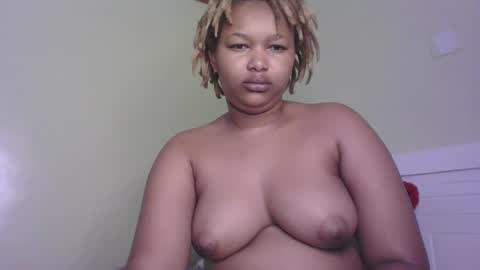 Snapshot of browny_candyz chatting on February 14, 3:22 am Tracy online show from February 14, 3:22 am