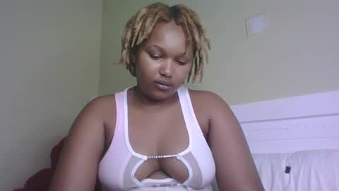 Snapshot of browny_candyz chatting on February 15, 8:33 pm Tracy online show from February 15, 8:33 pm