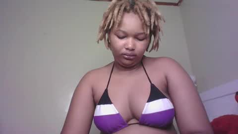 Snapshot of browny_candyz chatting on February 18, 1:43 am Tracy online show from February 18, 1:43 am
