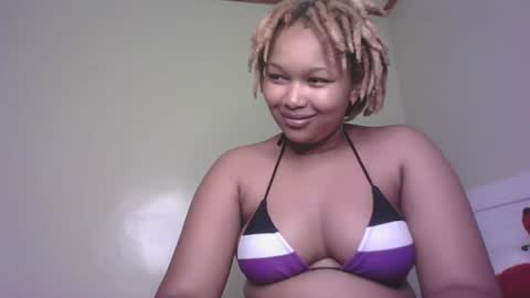 Snapshot of browny_candyz chatting on February 18, 10:16 am Tracy online show from February 18, 10:16 am