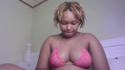 Snapshot of browny_candyz chatting on February 19, 3:39 am Tracy online show from February 19, 3:39 am