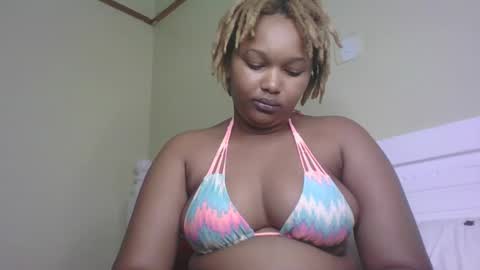 Snapshot of browny_candyz chatting on February 24, 5:54 am Tracy online show from February 24, 5:54 am