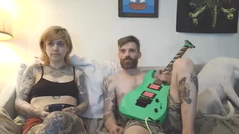 Snapshot of brt37 chatting on February 5, 12:59 am Canadiantryoncouple online show from February 5, 12:59 am