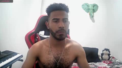 bruce_1111 online show from November 16, 6:57 pm