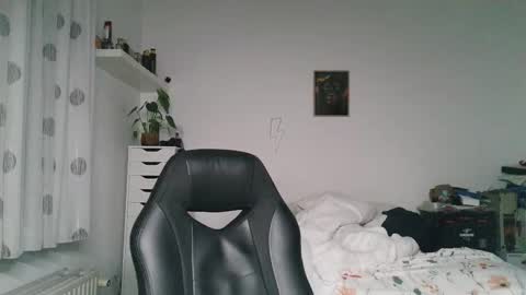 Snapshot of brucemf chatting on October 19, 7:03 pm Bruce online show from October 19, 7:03 pm