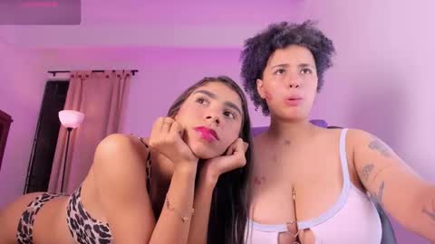 Snapshot of brunetteadams001 chatting on January 19, 5:33 am SARAH online show from January 19, 5:33 am