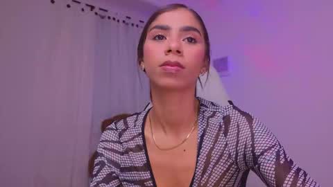 Snapshot of brunetteadams001 chatting on February 3, 5:05 am SARAH online show from February 3, 5:05 am