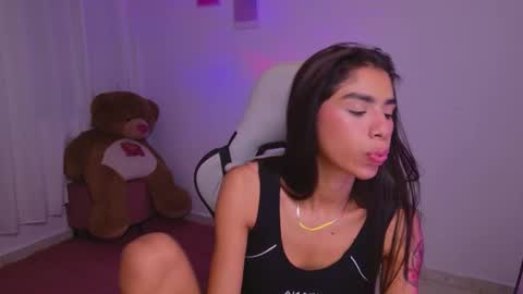 Snapshot of brunetteadams001 chatting on February 11, 3:55 am SARAH online show from February 11, 3:55 am