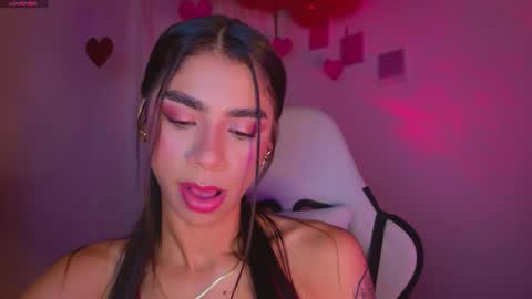 Snapshot of brunetteadams001 chatting on February 13, 6:53 am SARAH online show from February 13, 6:53 am