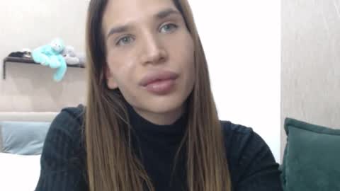 Snapshot of brunettesurprise chatting on January 7, 5:59 pm Luna online show from January 7, 5:59 pm