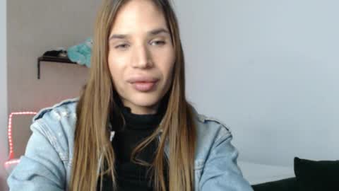 Snapshot of brunettesurprise chatting on January 8, 5:15 pm Luna online show from January 8, 5:15 pm