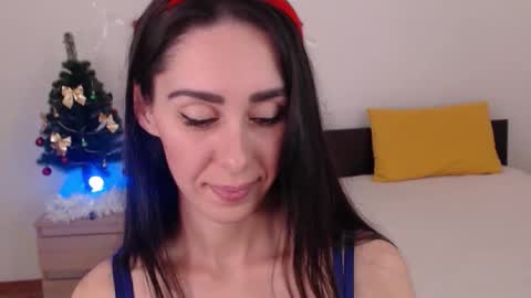 Snapshot of brunettgirl_ chatting on December 15, 1:59 pm Ellis online show from December 15, 1:59 pm