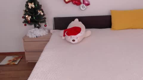 Snapshot of brunettgirl_ chatting on December 16, 6:18 am Ellis online show from December 16, 6:18 am