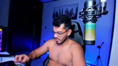 Snapshot of bruno_diaz31 chatting on December 22, 11:31 pm Bruno online show from December 22, 11:31 pm