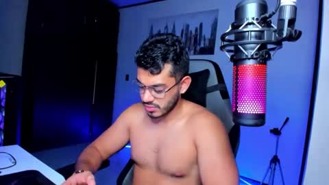 Snapshot of bruno_diaz31 chatting on December 23, 8:11 am Bruno online show from December 23, 8:11 am