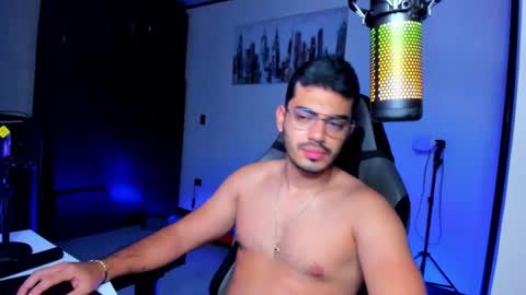 Snapshot of bruno_diaz31 chatting on February 7, 11:01 am Bruno online show from February 7, 11:01 am
