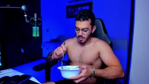 Snapshot of bruno_diaz31 chatting on June 16, 5:43 am Bruno online show from June 16, 5:43 am
