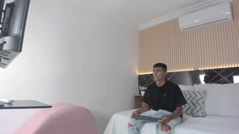 Snapshot of bruno_fox_ chatting on June 22, 7:11 pm Bruno online show from June 22, 7:11 pm