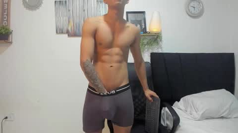 bruno_snow online show from December 4, 3:38 am