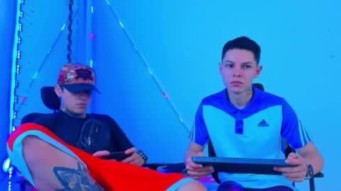 Snapshot of bruno_wild chatting on October 18, 2:25 am Bruno wild online show from October 18, 2:25 am