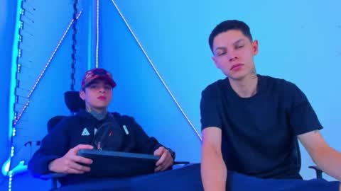 Snapshot of bruno_wild chatting on October 23, 3:39 am Bruno wild online show from October 23, 3:39 am