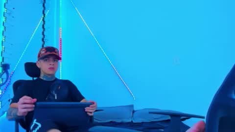 Snapshot of bruno_wild chatting on October 31, 6:25 am Bruno wild online show from October 31, 6:25 am