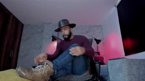 Andres Suarez online show from November 28, 11:46 am