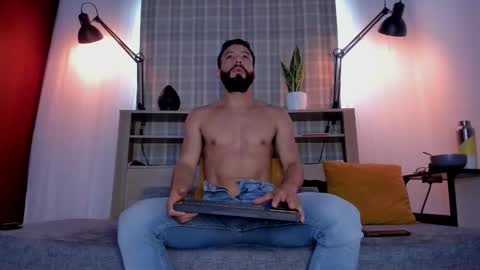 Andres Suarez online show from January 10, 3:47 pm