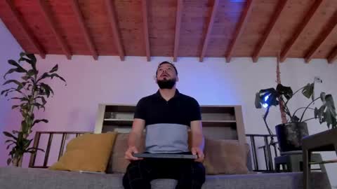 Andres Suarez online show from April 25, 12:08 pm