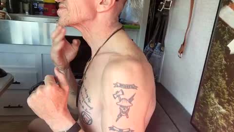 Steve... aka SkinnieDippin aka TimberTramp online show from March 5, 7:38 pm