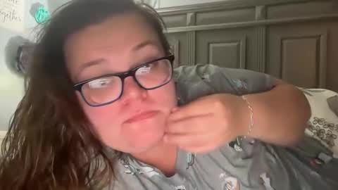 Snapshot of brwneyedbbw chatting on February 8, 5:55 am Desiree online show from February 8, 5:55 am