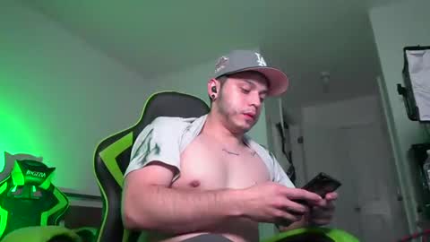 Snapshot of bryanncan01 chatting on January 15, 2:27 am Bryannsex online show from January 15, 2:27 am