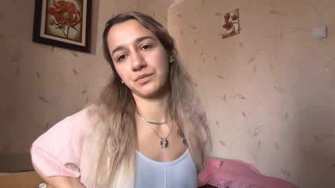 Snapshot of brynnclagett chatting on November 2, 10:17 am Hello My name is Rose im new model here and little but shy but curious. online show from November 2, 10:17 am