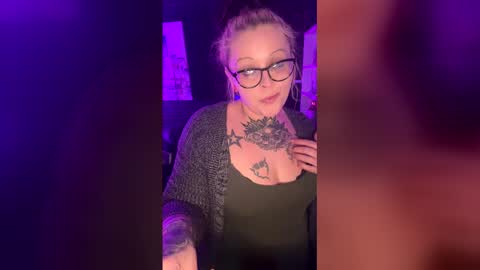 Snapshot of bstoned123 chatting on February 10, 1:21 am bstoned123 online show from February 10, 1:21 am